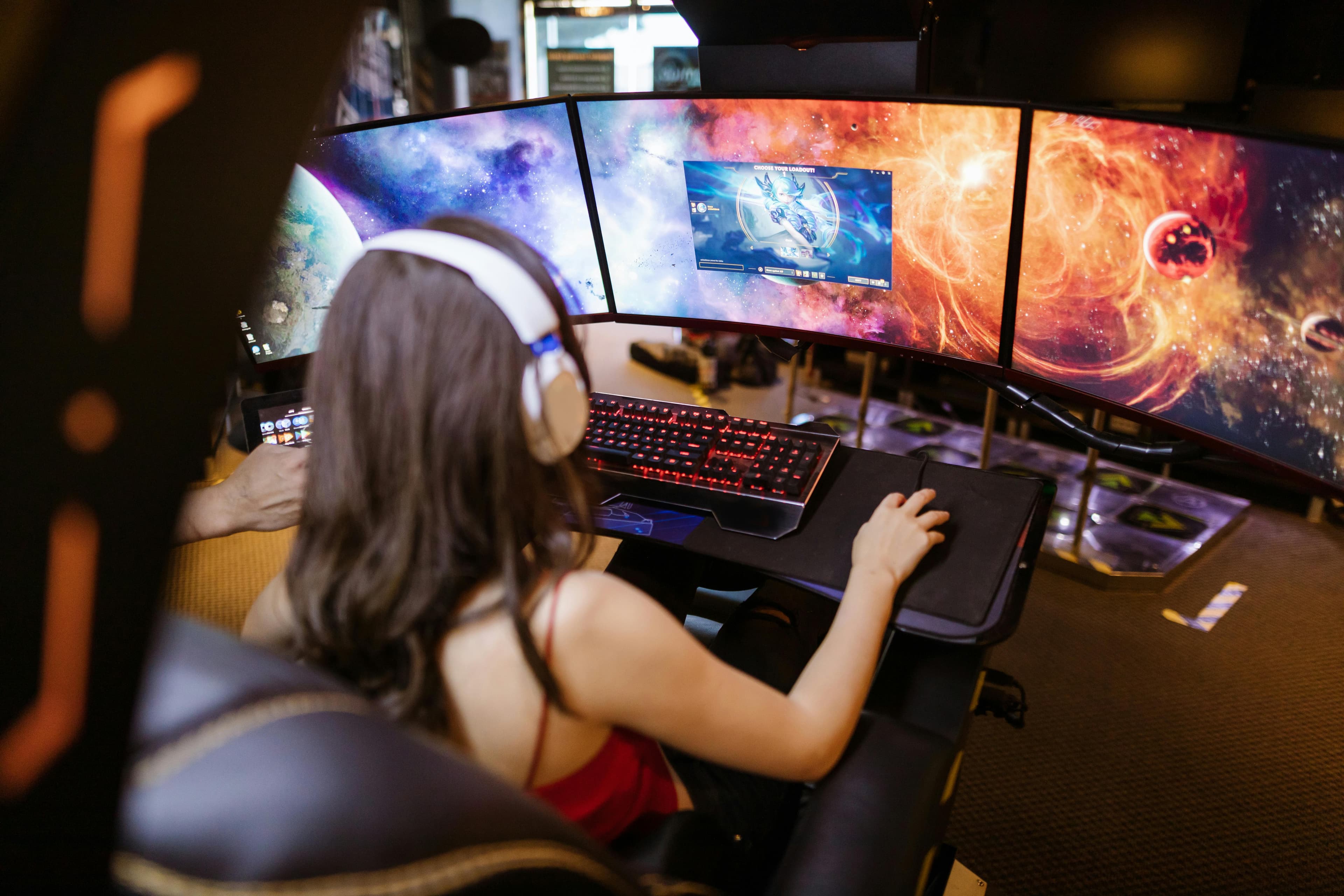 COM 900 REAIS Qual monitor gamer vale mais a pena? Comparamos LG, Samsung, Philips, Acer e AOC